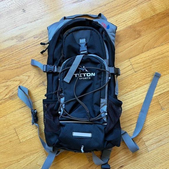 TETON Sports Oasis 18 Hydration Backpack Black Hiking Running Travel - Picture 3 of 5